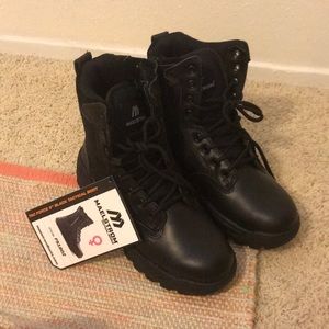 Brand new size 8 tactical boots